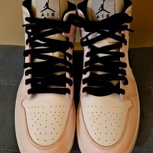 2021  Air Jordan 1 Mid Barely Rose Women’s Sz US10 BQ6472-500 Pink & White